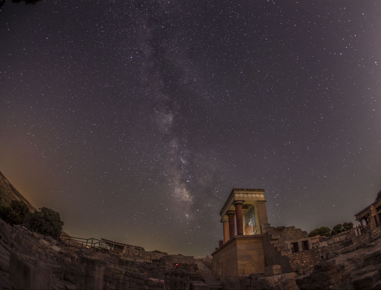 knossos-night